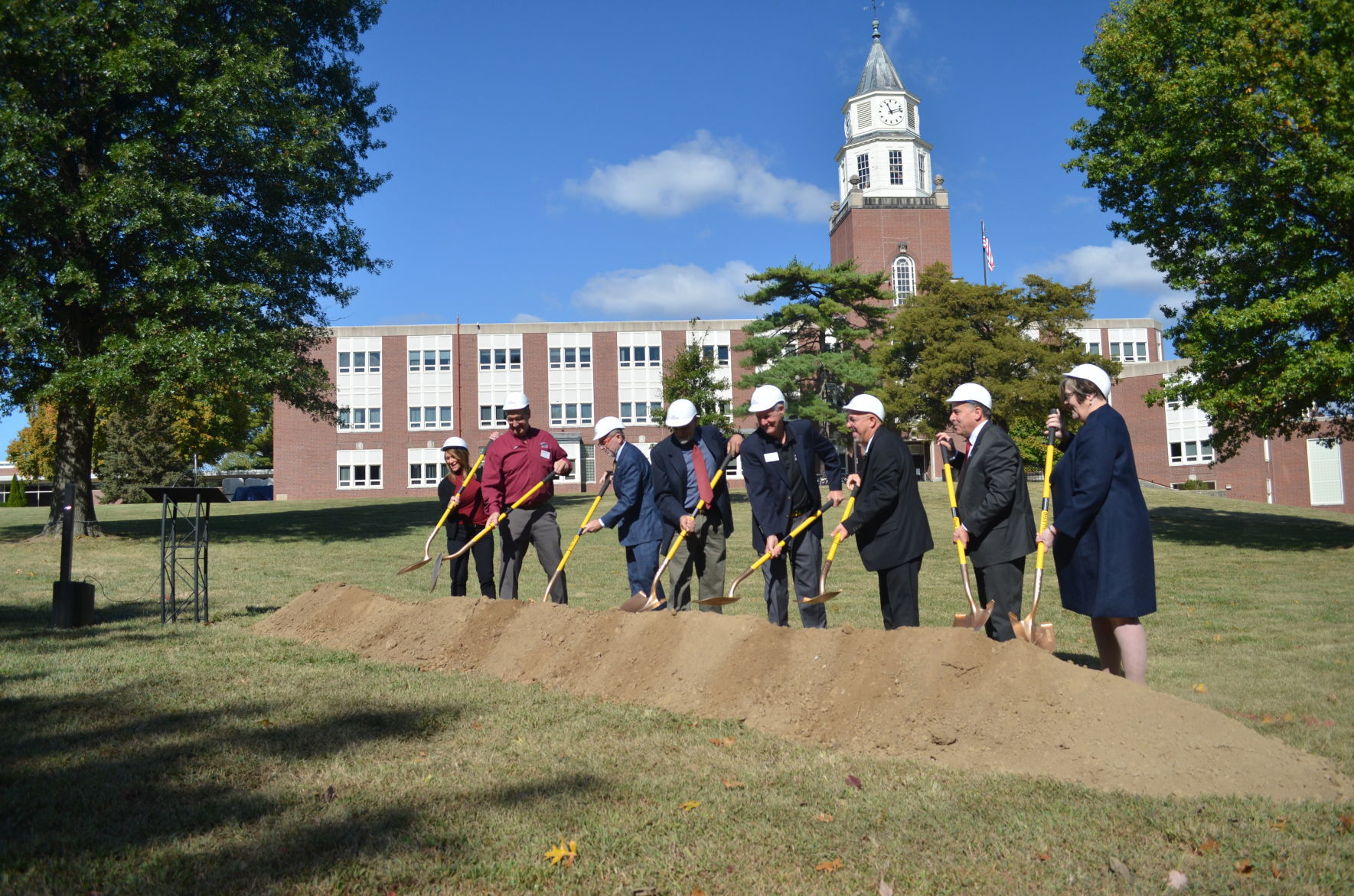 SIU Carbondale inaugurates Alumni Plaza
